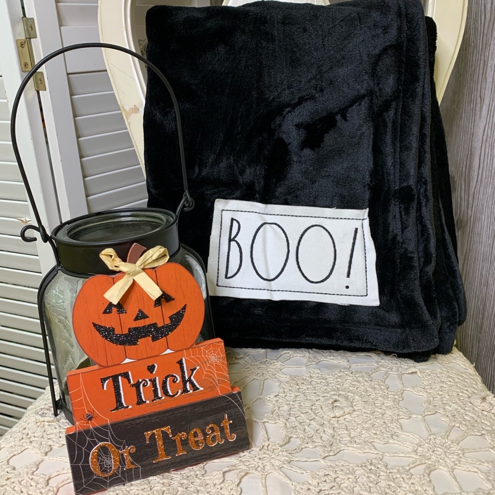 NWT👻Rae Dunn Black Plush BOO Throw Blanket - Picture 2 of 7